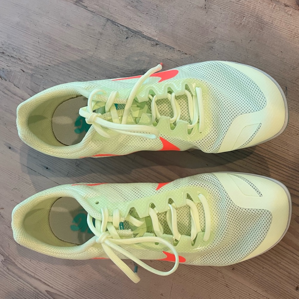 Zoom rival spike running shoes/ barely volt